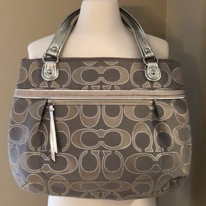 Coach 18979 light gray, khaki, silver poppy bag
